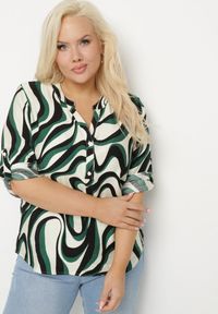 Born2be - Zielona Koszula z Wiskozą Bez Kołnierzyka w Abstrakcyjny Print Arasena. Okazja: na co dzień. Typ kołnierza: bez kołnierzyka. Kolekcja: plus size. Kolor: zielony. Materiał: wiskoza. Wzór: nadruk. Styl: casual, elegancki