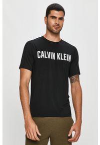 Calvin Klein Performance - T-shirt. Okazja: na co dzień. Kolor: czarny. Materiał: dzianina. Wzór: nadruk. Styl: casual