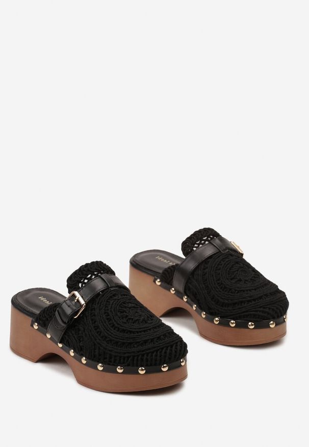 Born2be - Czarne Ażurowe Klapki Chodaki z Nitami na Słupku i Platformie Rivatea. Kolor: czarny. Wzór: ażurowy. Sezon: lato. Obcas: na platformie