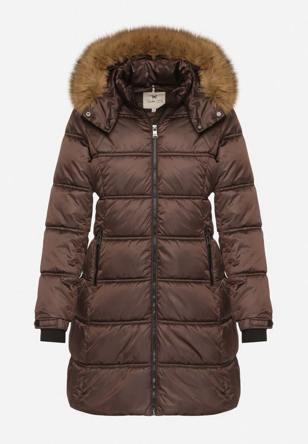 Born2be - Ciemnobrązowa Długa Kurtka Pikowana z Kapturem z Futrem z Możliwością Odpięcia Feneia. Okazja: na co dzień. Typ kołnierza: kaptur. Kolor: brązowy. Materiał: futro. Długość: długie. Styl: casual