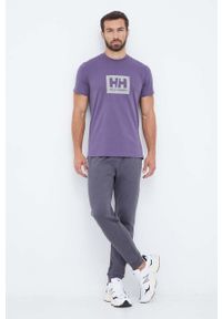 Helly Hansen t-shirt bawełniany kolor fioletowy z nadrukiem. Okazja: na co dzień. Kolor: fioletowy. Materiał: bawełna. Wzór: nadruk. Styl: casual #5