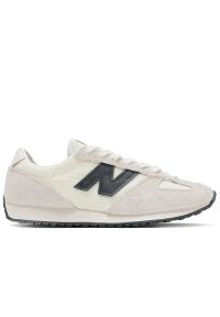 Buty unisex New Balance U471AM - beżowe. Kolor: beżowy. Materiał: guma, zamsz, skóra. Szerokość cholewki: normalna. Wzór: jodełka