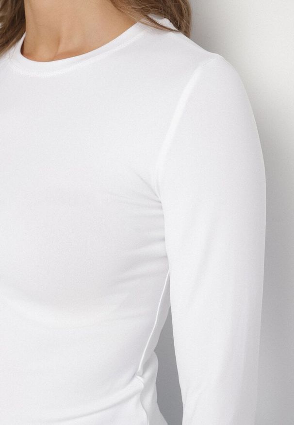 Born2be - Biała Bawełniana Bluzka Typu Longsleeve Lisfia. Okazja: na co dzień, na spotkanie biznesowe, do pracy. Kolor: biały. Materiał: bawełna. Długość rękawa: długi rękaw. Styl: biznesowy, elegancki, casual
