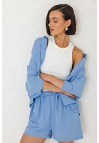 SPODENKI MEL NIEBIESKIE M - Flawless. Okazja: na co dzień. Kolor: niebieski. Materiał: skóra, guma, len. Sezon: lato. Styl: wakacyjny, casual, elegancki