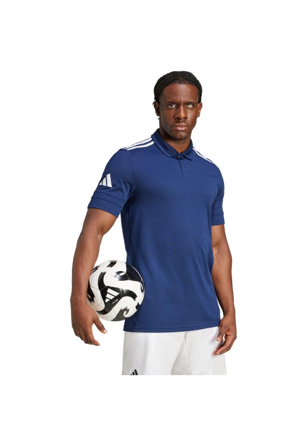 Adidas - Koszulka męska adidas Squadra 25 Polo. Typ kołnierza: polo. Kolor: biały, wielokolorowy, niebieski. Styl: sportowy