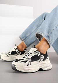 Renee - Beżowo-Czarne Sneakersy Vices na Platformie Ozdobione Tłoczeniem Natiselle. Okazja: na co dzień. Kolor: beżowy. Materiał: jeans. Wzór: aplikacja. Obcas: na platformie