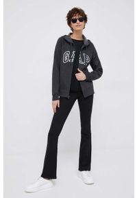 GAP bluza damska kolor szary z kapturem z aplikacją. Typ kołnierza: kaptur. Kolor: szary. Materiał: dzianina. Długość rękawa: raglanowy rękaw. Wzór: aplikacja #4