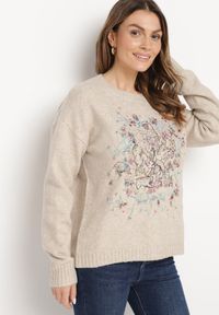Born2be - Brązowy Sweter Ozdobiony Haftowanym Wzorem Inadrea. Okazja: na co dzień. Kolor: beżowy. Materiał: jeans. Długość rękawa: długi rękaw. Długość: długie. Wzór: haft, aplikacja. Styl: klasyczny, casual, elegancki #4