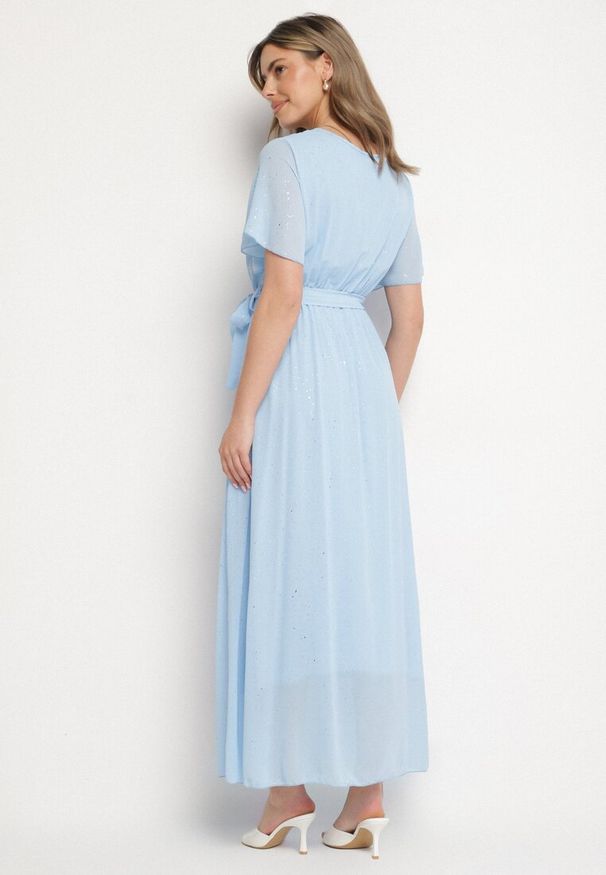 Born2be - Niebieska Brokatowa Sukienka Koktajlowa Ozdobiona Paskiem Ziliane. Okazja: na imprezę. Kolor: niebieski. Wzór: aplikacja. Styl: wizytowy