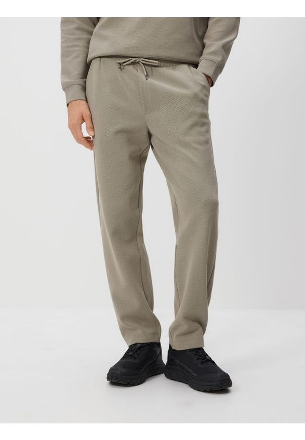 Reserved - Spodnie jogger straight - beżowy. Kolor: beżowy. Materiał: dzianina, bawełna