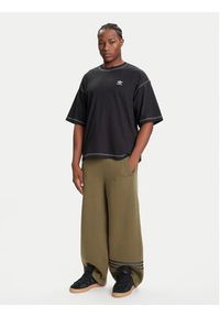 Adidas - adidas Spodnie dresowe Neuclassics JW5444 Zielony Loose Fit. Kolor: zielony. Materiał: syntetyk, bawełna #2