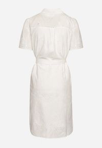 Born2be - Biała Haftowana Sukienka z Bawełny z Paskiem Elearotea. Okazja: na co dzień. Kolor: biały. Materiał: bawełna. Długość rękawa: krótki rękaw. Wzór: haft. Typ sukienki: koszulowe. Styl: casual #7