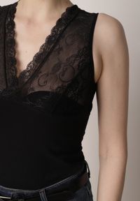 Born2be - Czarny Bawełniany Top Bieliźniany z Siateczkową Górą z Koronką Bervisa. Kolor: czarny. Materiał: bawełna, koronka. Wzór: koronka #7