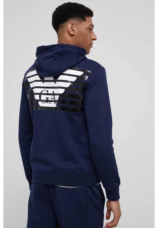 EA7 Emporio Armani bluza bawełniana męska kolor granatowy z kapturem gładka. Okazja: na co dzień. Typ kołnierza: kaptur. Kolor: niebieski. Materiał: bawełna. Wzór: gładki. Styl: casual