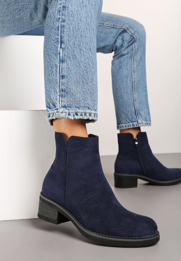 Renee - Granatowe Ocieplane Casualowe Botki Reaniwen. Okazja: na co dzień. Nosek buta: okrągły. Kolor: niebieski. Materiał: jeans. Obcas: na obcasie. Styl: casual. Wysokość obcasa: niski