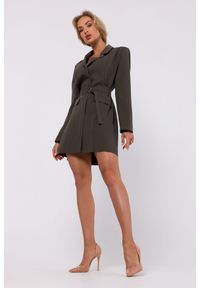 MOE - Sukienka żakietowa z kołnierzem i paskiem w talii khaki. Okazja: do pracy, na spotkanie biznesowe. Kolor: brązowy. Styl: biznesowy, elegancki #5