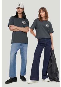 Converse t-shirt bawełniany kolor zielony z nadrukiem. Kolor: zielony. Materiał: bawełna. Długość rękawa: krótki rękaw. Długość: krótkie. Wzór: nadruk. Styl: klasyczny #1