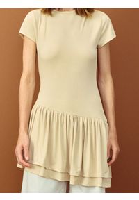 Sinsay - Sukienka z asymetrycznym dołem - beżowy. Kolor: beżowy. Typ sukienki: asymetryczne #1