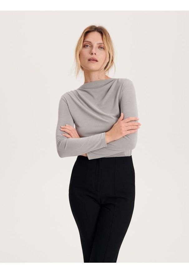 Reserved - Bluzka z marszczeniem - jasnoszary. Kolor: szary. Materiał: tkanina