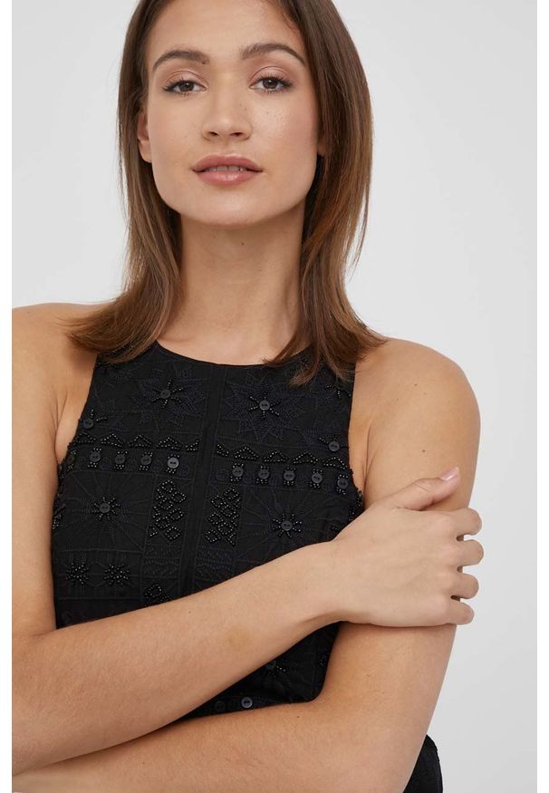 Desigual sukienka kolor czarny maxi rozkloszowana. Kolor: czarny. Długość rękawa: na ramiączkach. Wzór: aplikacja. Typ sukienki: rozkloszowane. Długość: maxi