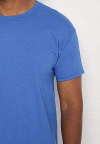 Born2be - Niebieska Bawełniana Koszulka T-shirt w Stylu Basic Malorisa. Okazja: na co dzień. Kolor: niebieski. Materiał: bawełna. Styl: klasyczny, casual, elegancki #5