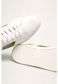 Marco Tozzi - Buty. Nosek buta: okrągły. Zapięcie: sznurówki. Kolor: biały. Materiał: syntetyk, materiał, skóra ekologiczna. Szerokość cholewki: normalna. Obcas: na obcasie. Wysokość obcasa: średni #4