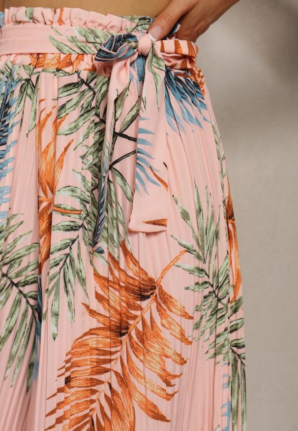 Renee - Różowe Plisowane Spodnie z Szerokimi Nogawkami High Waist z Gumką w Talii Alfia. Okazja: na co dzień. Stan: podwyższony. Kolor: różowy. Materiał: bawełna. Styl: casual, elegancki