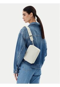 Calvin Klein Torebka Ck Must Small Camera Bag K60K613145 Écru. Materiał: skórzane