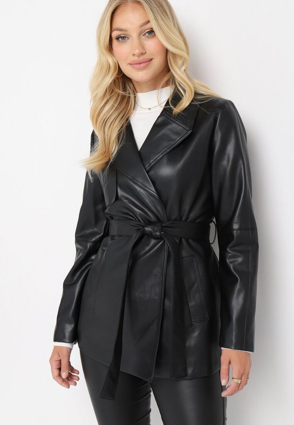 Born2be - Czarny Dwurzędowy Płaszcz z Imitacji Skóry Kurtka Wiązana w Talii Lepari. Okazja: na co dzień. Kolor: czarny. Materiał: skóra. Wzór: aplikacja. Sezon: jesień, wiosna. Styl: elegancki, klasyczny, casual