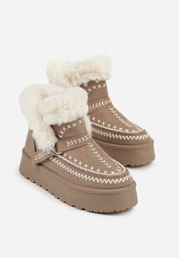 Renee - Ciemnobeżowe Śniegowce na Platformie z Futerkiem i Haftowanym Wzorem Celatusa. Okazja: na co dzień. Kolor: beżowy. Materiał: futro. Wzór: haft. Sezon: zima. Obcas: na platformie. Styl: casual #2