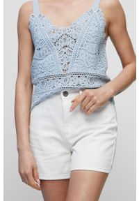 medicine - Medicine szorty jeansowe damskie kolor biały gładkie high waist. Stan: podwyższony. Kolor: biały. Materiał: jeans. Wzór: gładki #1