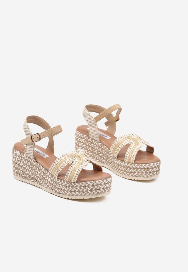 Renee - Beżowe Sandały w Stylu Boho na Plecionym Koturnie Galtia. Okazja: na plażę, na spacer. Zapięcie: sprzączka. Kolor: beżowy. Obcas: na koturnie. Styl: boho