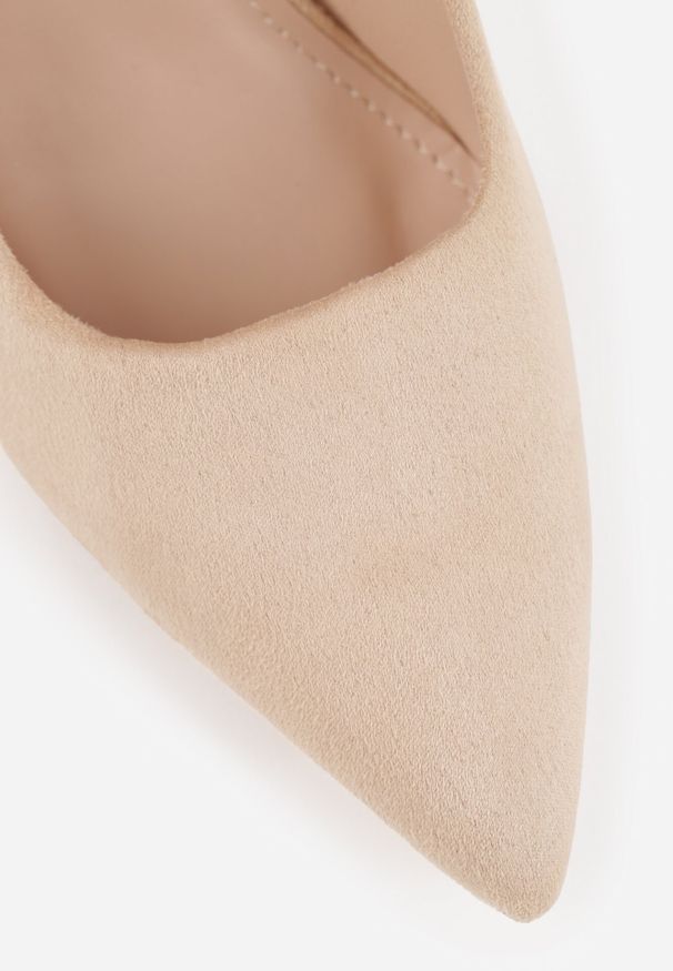 Born2be - Ciemnobeżowe Eleganckie Szpilki Mevair. Okazja: do pracy, na co dzień, na spotkanie biznesowe. Nosek buta: szpiczasty. Kolor: beżowy. Materiał: jeans, zamsz. Sezon: lato. Obcas: na szpilce. Styl: elegancki