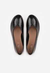 Born2be - Czarne Minimalistyczne Balerinki z Okrągłym Noskiem Katara. Okazja: na co dzień, na spotkanie biznesowe, do pracy. Nosek buta: okrągły. Kolor: czarny. Materiał: jeans. Wzór: gładki. Styl: casual, biznesowy, elegancki #3