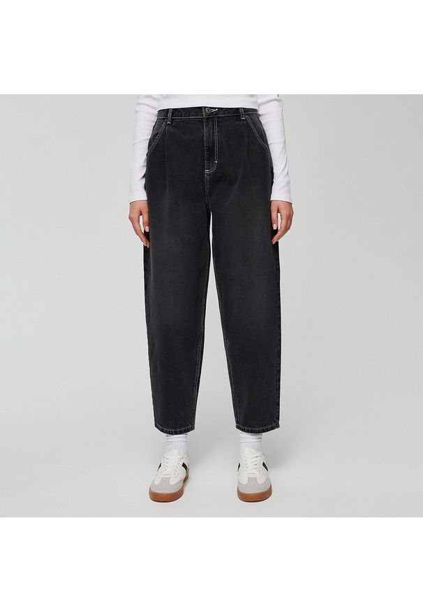 House - Jeansy balloon fit z efektem sprania czarne - Czarny. Kolor: czarny