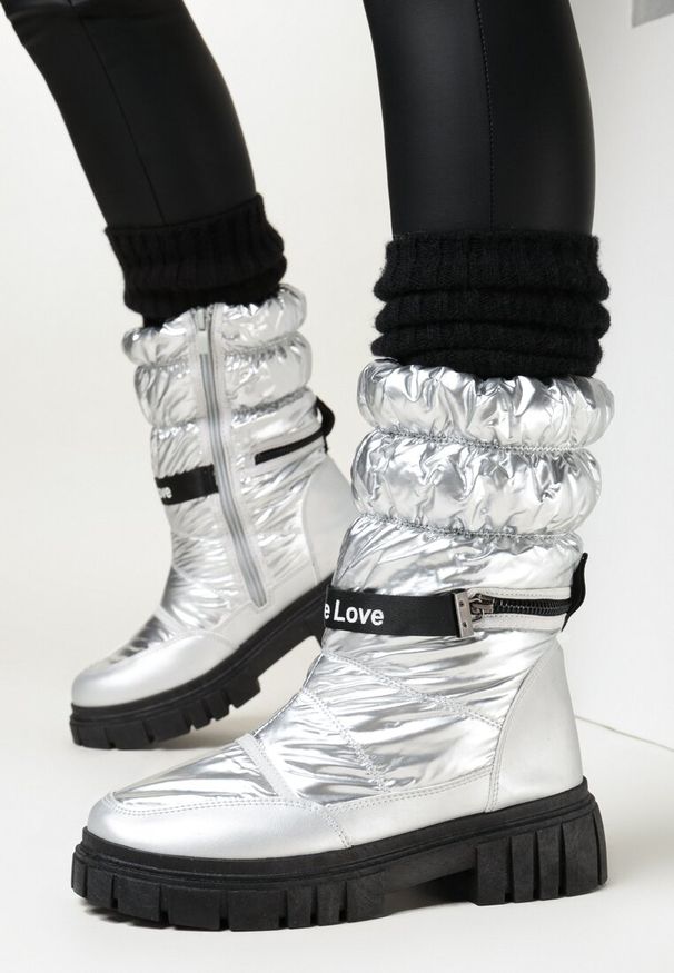 Born2be - Srebrne Śniegowce Pikowane z Dekoracyjnym Suwakiem Inna. Zapięcie: zamek. Kolor: srebrny. Szerokość cholewki: normalna. Wzór: aplikacja