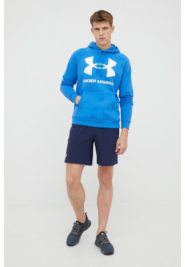 Under Armour bluza 1357093 męska z kapturem. Typ kołnierza: kaptur. Kolor: niebieski. Materiał: dzianina. Długość rękawa: raglanowy rękaw. Wzór: nadruk