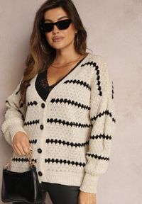 Renee - Jasnobeżowy Kardigan Zapinany w Paski Oullas. Kolor: beżowy. Materiał: dzianina, tkanina. Wzór: paski