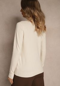 Renee - Beżowy Gładki Sweter w Minimalistycznym Stylu Tevra. Okazja: na co dzień. Kolor: beżowy. Materiał: jeans. Wzór: gładki. Styl: casual, klasyczny #4