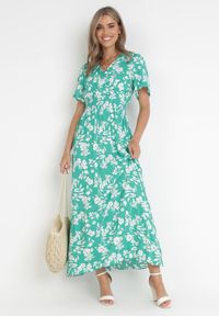Born2be - Zielona Wiskozowa Sukienka Maxi z Gumkami w Talii i Kopertowym Dekoltem Olemenia. Kolor: zielony. Materiał: wiskoza. Wzór: kwiaty. Typ sukienki: kopertowe. Długość: maxi #3