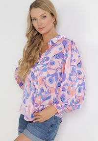 Born2be - Różowo-Fioletowa Koszula w Abstrakcyjny Kolorowy Wzór Gaetana. Typ kołnierza: kołnierzyk klasyczny. Kolor: różowy. Materiał: jeans. Wzór: kolorowy. Styl: klasyczny #3