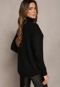 Renee - Czarny Klasyczny Golf o Asymetrycznym Kroju Abezza. Typ kołnierza: golf. Kolor: czarny. Długość: krótkie. Styl: klasyczny #3