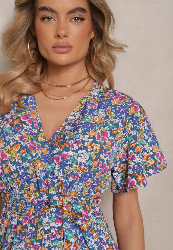 Renee - Niebieska Sukienka z Plisami w Kwiecisty Print o Rozkloszowanym Kroju Lanelin. Kolor: niebieski. Długość rękawa: krótki rękaw. Wzór: nadruk. Sezon: lato, wiosna. Typ sukienki: rozkloszowane