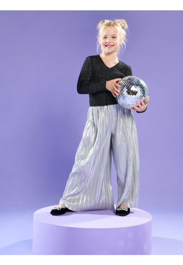 Sinsay - Prążkowany sweter - srebrny. Kolor: srebrny. Materiał: prążkowany