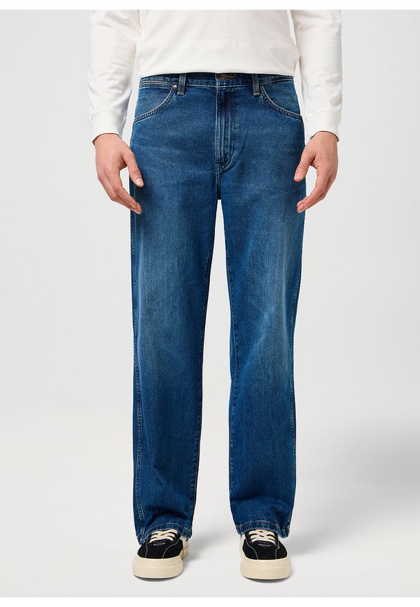 Wrangler - MESKIE SPODNIE WRANGLER LOOSE STRAIGHT RETRO BLUE 112371018. Styl: retro