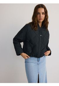 Reserved - Pikowana kurtka - zielony. Kolor: zielony. Materiał: tkanina #1