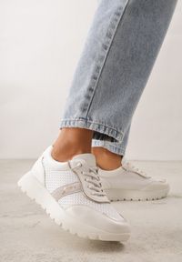 Born2be - Białe Sneakersy na Grubej Podeszwie ze Skórzaną Wkładką i Napisem Airarge. Okazja: na co dzień. Zapięcie: sznurówki. Kolor: biały. Materiał: skóra. Wzór: napisy #9