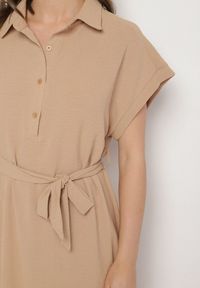 Born2be - Jasnobrązowa Sukienka z Bawełną i Ozdobnym Paskiem Savanire. Okazja: na co dzień. Kolor: brązowy. Materiał: bawełna. Typ sukienki: koszulowe. Styl: klasyczny, casual, elegancki #5