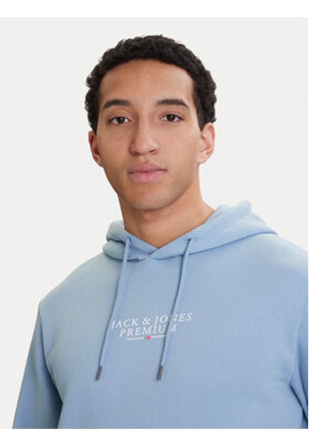 Jack & Jones Bluza Archie 12216335 Niebieski jasny Regular Fit. Kolor: niebieski. Materiał: bawełna