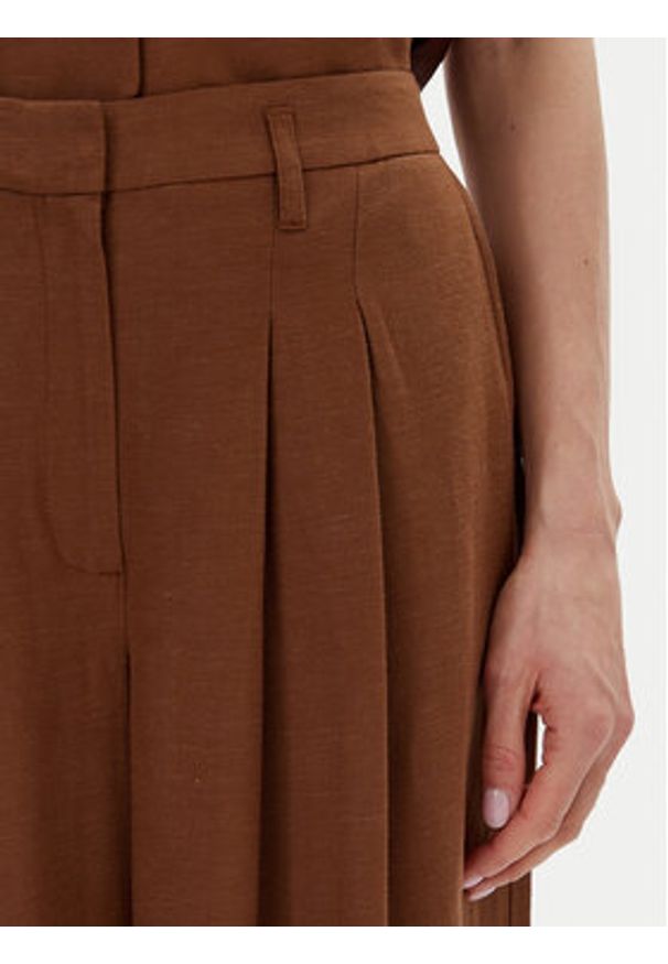 Herskind Spodnie materiałowe 5503840 Brązowy Regular Fit. Kolor: brązowy. Materiał: wiskoza